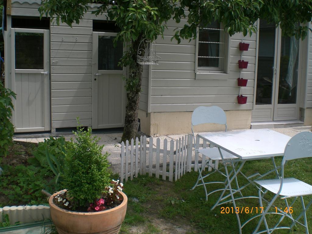 Chambres D'Hotes Le Clos Des Senteurs Malemort Exterior photo